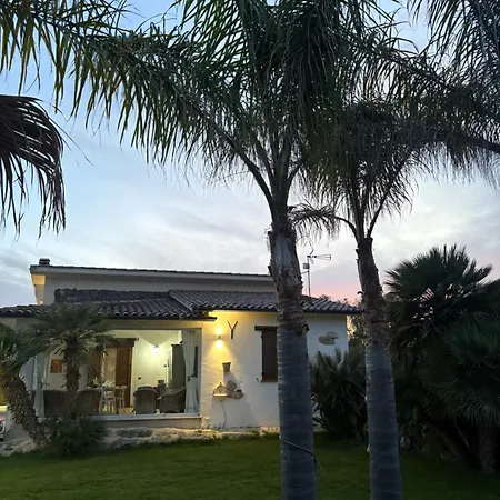 Akra Domus Tatil Evi *