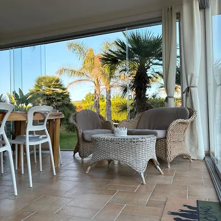 Akra Domus Tatil Evi *