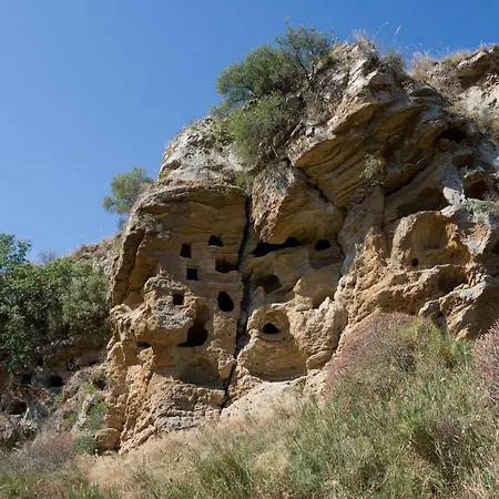 Akra Domus *