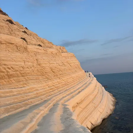 Akra Domus *